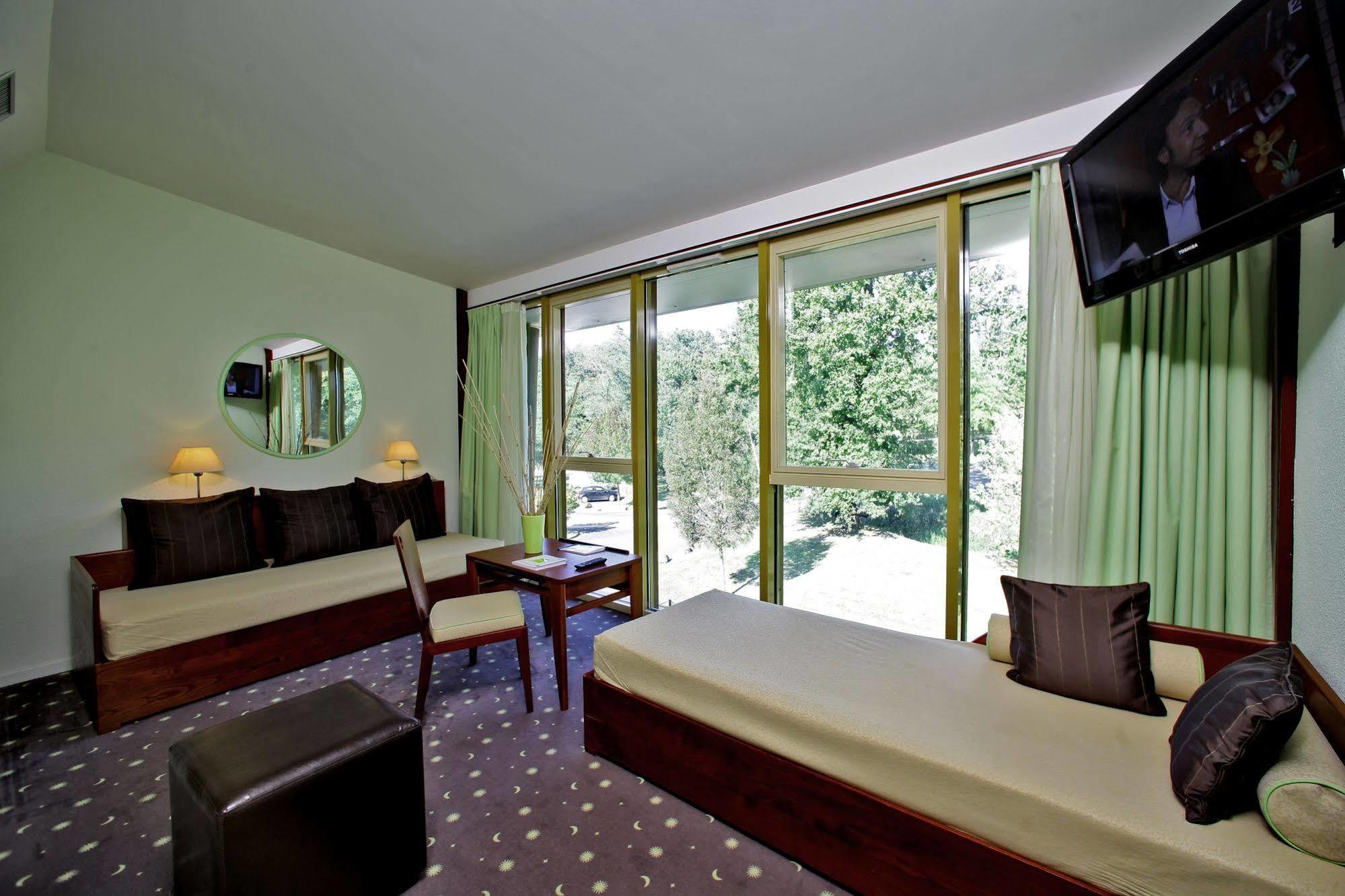 Logis Des Lacs D'Halco Hagetmau エクステリア 写真